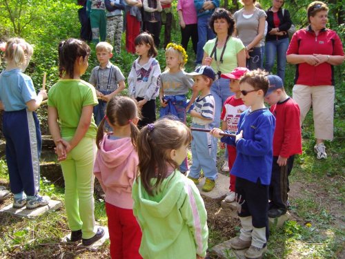 Otevírání studánky nad Žlebem - 7.5.2006